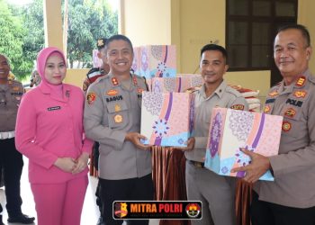 Polres Ogan Ilir menggelar kegiatan Bazar Ramadhan Polri Presisi 2025 yang berlangsung di Aula Penaluan Polres Ogan Ilir. Kegiatan ini juga dirangkaikan dengan Baksos Ramadhan Bhayangkari 2025 yang dilakukan secara serentak di seluruh jajaran kepolisian melalui Zoom Meeting bersama Kapolri.