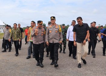 Kapolda Kalimantan Tengah, Irjen Pol Iwan Kurniawan melaksanakan kunjungan kerja ke Polres Barito Utara dalam rangka memastikan kesiapan personel pengamanan pemungutan suara ulang (PSU) Pilkada 2024 di Kab. Barut, Jumat (21/3/2025).
