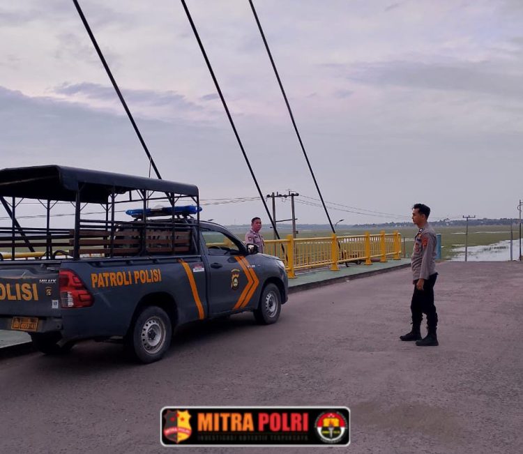 Polsek Indralaya, Polres Ogan Ilir, melaksanakan Patroli Subuh pada Minggu (23/3/2025) mulai pukul 05.00 WIB hingga 06.10 WIB. Kegiatan ini bertujuan untuk mengantisipasi tindak kejahatan 3C (Curat, Curas, Curanmor), tawuran, serta balapan liar yang dapat mengganggu kenyamanan masyarakat.