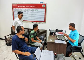Sekira pukul 14.00 wib, pada hari Selasa (18/3/25), SUS laki laki warga Kecamatan Sumbang yang diduga berperan sebagai pengedar ini diamankan di pinggir jalan ikut Desa Sikapat RT 01 RW 02 Kecamatan Sumbang Kabupaten Banyumas.