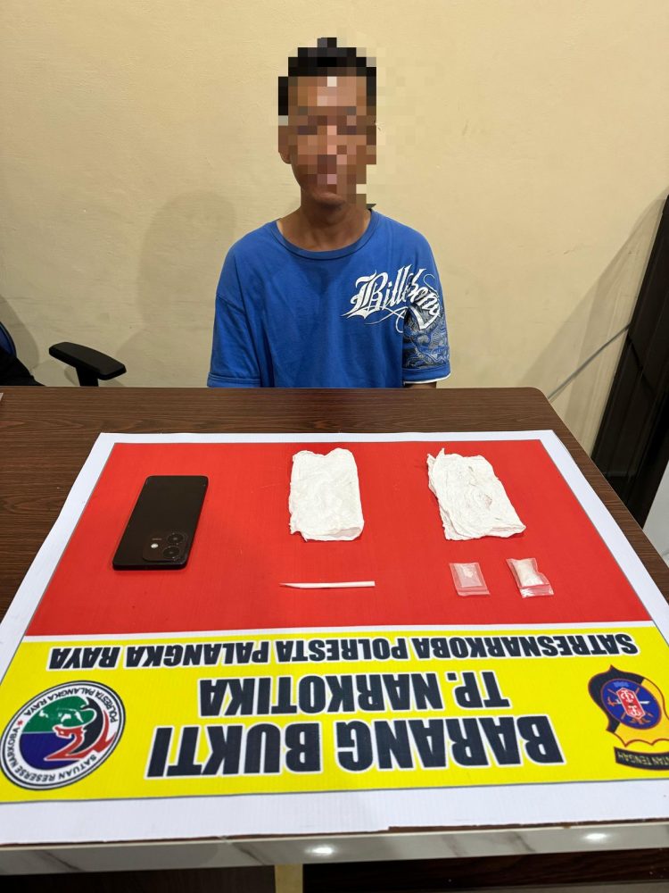 Seorang pria berinisial MF (35) ditangkap saat diduga akan melakukan transaksi sabu di depan sebuah warung di Jalan Tjilik Riwut Km. 1, beberapa waktu yang lalu.