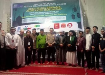 Polsek Malalayang melakukan pengamanan dalam kegiatan buka puasa bersama yang dirangkaikan dengan pemberian santunan bagi fakir miskin, anak yatim piatu, serta kaum dhuafa. Acara ini diselenggarakan oleh Remaja Masjid Azzidin di Masjid Azzidin, Kelurahan Malalayang Satu Barat, Lingkungan III, Kecamatan Malalayang, Kota Manado, pada Sabtu (22/03/2025).