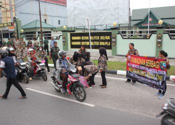Sejumlah himpunan Organisasi yang ada di Palangka Raya diantaranya Gerakan Pemuda Dayak Indonesia (GERDAYAK) Kalimantan Tengah, Himpunan Putra Putri Keluarga Angkatan Darat (HIPAKAD), FKPPI serta Beta Talawang Palangka Raya membagikan takjil serta memberikan dukungan terhadap Undang-Undang TNI, yang telah disahkan oleh DPR RI bertempat di depan Makodim 1016/Plk Selasa sore (25/3/2025).
