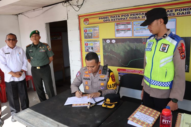 Kapolres Dairi saat melakukan pengecekan pos pengamanan arus mudik lebaran 2025 di 3 titik, yakni pos pengaman Simpang Salak, Pos pengaman TWI, dan Pos pengaman jalur Lae Pondom, pada Rabu 26 Maret 2025.