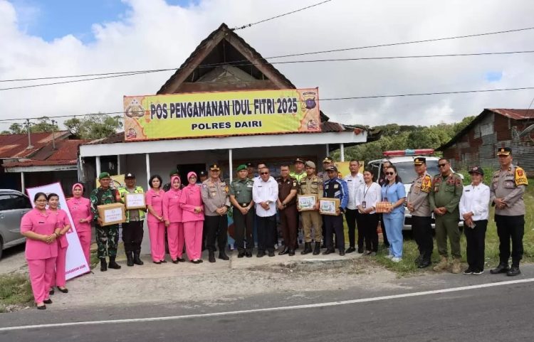 Dandim 0206/Dairi Letkol Inf Goklas Pirtahan Silaban bersama Forum Koordinasi Pimpinan Daerah (Forkopimda) Kabupaten Dairi melakukan pemantauan langsung ke sejumlah Pos Pengamanan dan Pos Pelayanan Operasi Ketupat Toba.