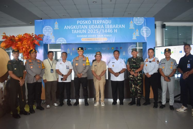 Komandan Korem (Danrem) 102/Pjg Brigjen TNI Wimoko S.E., M.Si., ikut menghadiri Rapat Koordinasi (Rakor) Pemerintah Daerah dan Forkopimda guna membahas kesiapan menghadapi Hari Raya Idulfitri 1446 H, bertempat di Aula Jayang Tingang, Kantor Gubernur Kalteng. Rabu (26/3/25).