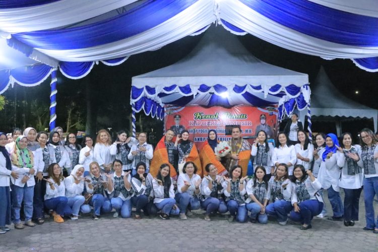 Acara pisah sambut Kepala Kepolisian Resor (Kapolres) Samosir yang digelar di Pesanggrahan Rumah Dinas Bupati Samosir pada Rabu (26/3/2025) pukul 18:00 WIB. Acara ini menandai berakhirnya masa tugas AKBP Yogie Hardiman, S.H., S.I.K., M.H., dan dimulainya kepemimpinan AKBP Rina Frillya, S.I.K., sebagai Kapolres Samosir yang baru.