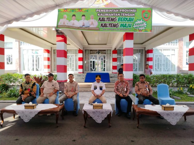 H. Agustiar Sabran Gubernur Kalimantan Tengah mengadakan silaturahmi bersama insan pers di halaman rumah jabatan Jln. Jendral Sudirman Sabtu sore 27/3/2025.