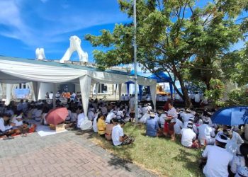 Polsek Sario melaksanakan pengamanan ibadah yang berlangsung di Taman Berkat (God Bless Park) Manado. Kegiatan ibadah yang berlangsung pada Rabu, 26 Maret 2025, sekitar pukul 10.00 WITA ini dihadiri oleh umat Hindu dari berbagai wilayah di Kota Manado.