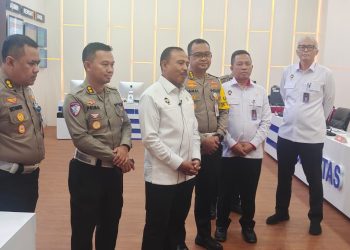 Deputi Bidang Koordinasi Politik Dalam Negeri Kemenko Polhukam Mayjen TNI Dr. Heri Wiranto, M.M., M. Tr(Han) berkunjung ke Posko National Traffic Management Center (NTMC) Korlantas Polri, Jumat (28/3/2025).
