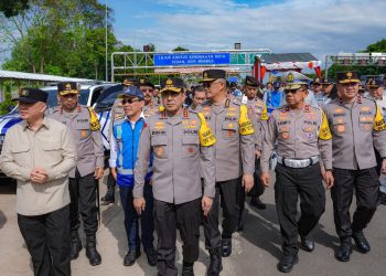Wakapolri Komjen Ahmad Dofiri di Gerbang Tol Cikatama, Jumat (28/03/25)