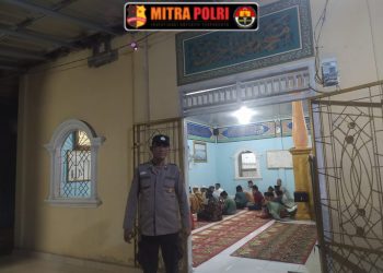 Polsek Rantau Alai melaksanakan pengamanan ibadah shalat tarawih di Masjid Al Muhajirin, Desa Mekar Sari, Kecamatan Rantau Alai, pada Jumat malam (29/3/25).