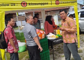 Kegiatan pasar pangan murah digelar di halaman depan Kantor Kelurahan Sabaru, Kota Palangka Raya, Sabtu (29/3/2025).