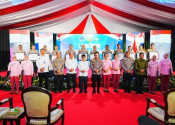 Kapolri Jenderal Polisi Drs. Listyo Sigit Prabowo bersama Menteri Pendidikan Dasar Menengah Abdul Mu’ti, Kepala Badan Gizi Nasional Dadan Hindayana, dan Ketua Yayasan Kemala Bhayangkari Ny. Juliati Sigit Prabowo, meresmikan 20 Satuan Pelayanan Pemenuhan Gizi (SPPG).