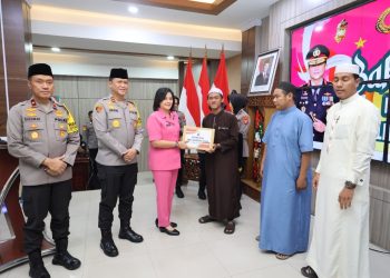 Kegiatan tersebut, secara resmi dibuka oleh Kapolda Kalteng Irjen Pol Iwan Kurniawan, didampingi Ketua Bhayangkari PD Kalteng Ny. drg. Irene Iwan Kurniawan dan turut dihadiri Wakapolda, sejumlah pejabat utama serta Bhayangkari.