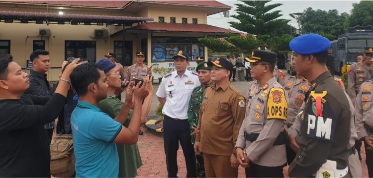 Bupati Aceh Utara, Ismail A. Jalil, SE atau yang akrab disapa Ayahwa, menghadiri Apel Gelar Pasukan Operasi Ketupat Seulawah 2025 di Polres Aceh Utara, Kamis (20/3/2025).