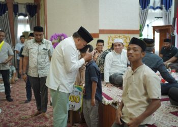 Santunan tersebut diserahkan secara simbolis oleh Bupati Nagan Raya, Dr. TR. Keumangan, S.H., M.H., dan Wakil Bupati, Raja Sayang di Anjungan Pendopo Bupati, Kompleks Perkantoran Suka Makmue, pada Selasa, 25 Maret 2025.