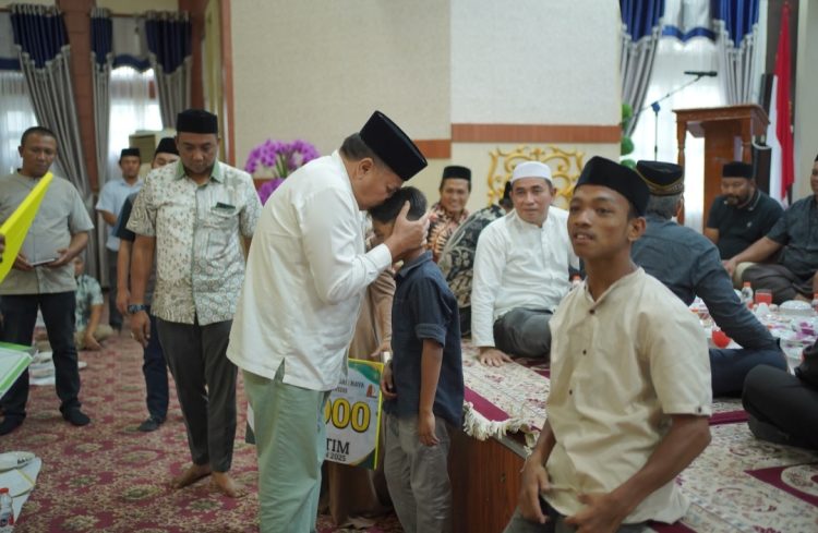 Santunan tersebut diserahkan secara simbolis oleh Bupati Nagan Raya, Dr. TR. Keumangan, S.H., M.H., dan Wakil Bupati, Raja Sayang di Anjungan Pendopo Bupati, Kompleks Perkantoran Suka Makmue, pada Selasa, 25 Maret 2025.
