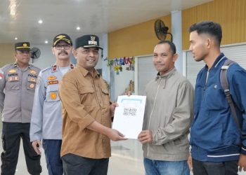 Sebanyak 50 tiket kapal Express Bahari gratis tujuan Sabang-Banda Aceh, diserahkan Pj Wali Kota Sabang Andri Nourman bersama Forkopimda kepada para pemudik di pelabuhan Balohan Sabang.
