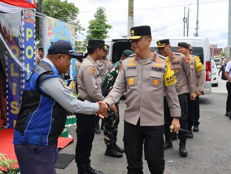 Kapolda Kalimantan Tengah Irjen Pol Iwan Kurniawan, S.I.K., M.Si. didampingi sejumlah pejabat utama Polda melakukan pengecekan Pos Pengamanan Operasi Ketupat Telabang 2025, yang berada di Kota Palangka Raya, Rabu (2/4/2025) pagi.