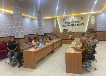 Vicon diikuti secara virtual melalui Aula Rupatama Mapolresta Palangka Raya, Jalan Tjilik Riwut Km. 3,5, Kota Palangka Raya, Kalimantan Tengah, yang dihadiri oleh para Pejabat Utama (PJU), Perwira dan personel, Jumat (4/4/2025) pagi.