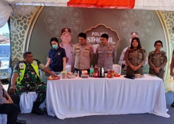 Sidokkes Polresta Manado melaksanakan kegiatan pemeriksaan kesehatan (rikes) bagi personel pengamanan yang bertugas di Pos Pengamanan Ketang Baru, wilayah hukum Polsek Singkil, pada Jumat (4/4/2025).