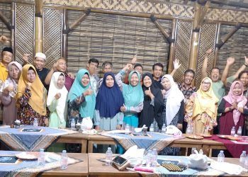 Puluhan Alumni SDN 01 Karang Klesem angkatan 1984, Sabtu (5/4/25) mengadakan reuni di Rest Area yang berada di Ds. Karang Klesem Kecamatan Kutasari, Kabupaten Purbalingga.
