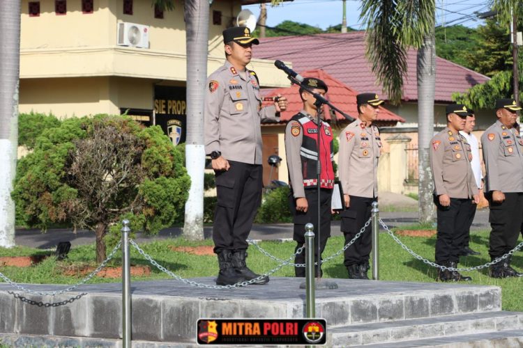 Kapolres Ogan Ilir, AKBP Bagus Suryo Wibowo, S.I.K., memimpin langsung pelaksanaan apel gabungan pada Senin pagi, 7 April 2025, pukul 07.30 WIB, di Lapangan Utama Polres Ogan Ilir. Apel gabungan ini diikuti oleh Wakapolres, para Pejabat Utama (PJU), seluruh personel Polres Ogan Ilir, serta ASN di lingkungan Polres.