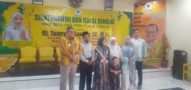Wakil Ketua DPRD Kota Purbalingga, Hj. Teny Juliawati.SE,Msi di dampingi suami beseta keluarga mengadakan open house dalam rangka merayakan Idul Fitri 1446 H. Senin 08/04/2025 bertepatan dengan Libur Terakhir Hari Raya Idul Fitri 1446 dan Cuti Bersama 2025.