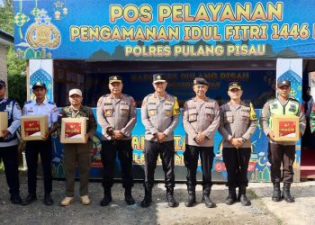 Kapolda Kalimantan Tengah Irjen Pol Iwan Kurniawan, S.I.K., M.Si. didampingi sejumlah pejabat utama Polda melakukan pengecekan Pos Pengamanan Operasi Ketupat Telabang 2025, yang berada di Kabupaten Pulang Pisau (Pulpis), Senin (7/4/2025).