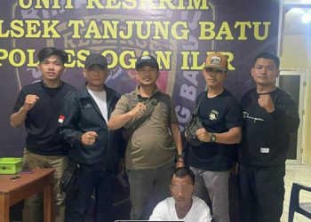 Pelaku ditangkap oleh Team Rimau Batu Polsek Tanjung Batu di rumah saudarinya yang berada di Desa Segayam, Kecamatan Gelumbang, Kabupaten Ogan Ilir pada Rabu (9/4) sekitar pukul 01.00 WIB.