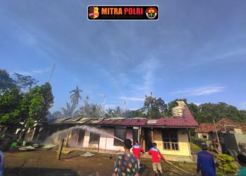 Enam unit kontrakan atau bedeng permanen di Desa Tambang Rambang, Kecamatan Rambang Kuang, Kabupaten Ogan Ilir, hangus terbakar pada Rabu pagi, 9 April 2025 sekitar pukul 05.30 WIB. Bedeng yang merupakan milik Hj. Masmuda (65), warga setempat, yang dihuni oleh beberapa keluarga.