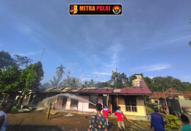 Enam unit kontrakan atau bedeng permanen di Desa Tambang Rambang, Kecamatan Rambang Kuang, Kabupaten Ogan Ilir, hangus terbakar pada Rabu pagi, 9 April 2025 sekitar pukul 05.30 WIB. Bedeng yang merupakan milik Hj. Masmuda (65), warga setempat, yang dihuni oleh beberapa keluarga.