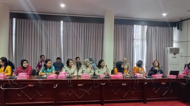 Seksi Dokkes (Sidokkes) Polresta Palangka Raya turut menghadiri rapat koordinasi dan persiapan penguatan kolaborasi antara Puskesmas, Klinik, dan Tim Pencegahan dan Pengendalian Penyakit Menular dan Tidak Menular (TPMD) se-Kota Palangka Raya.