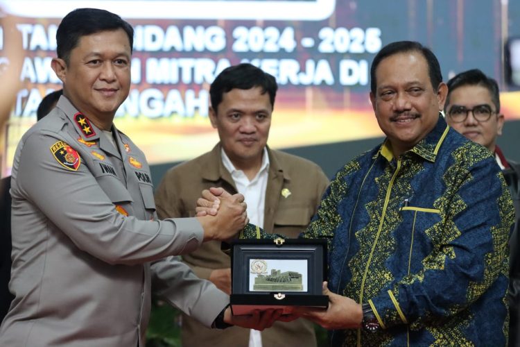 Kapolda Kalimantan Tengan Irjen Pol Iwan Kurniawan, melaksanakan rapat dengar pendapat (RDP) dengan Komisi III DPR - RI, bertempat di Gedung Graha Bhayangkara, Mapolda setempat, Kamis (10/4/25).