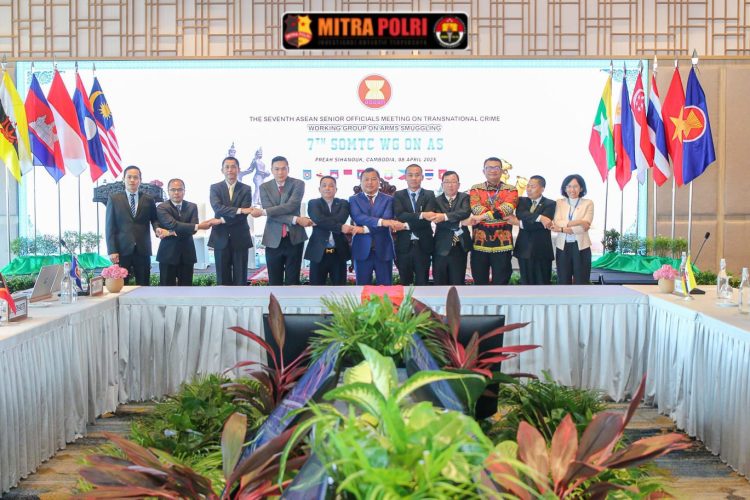 Delegasi Kepolisian Negara Republik Indonesia (Polri) yang dipimpin oleh Kadivhubinter Polri, Irjen Pol Dr. Krishna Murti, S.I.K., M.Si., bersama Brigjen Pol Dodied Prasetyo Aji, S.I.K., M.H., mengikuti pertemuan ASEAN SOMTC Working Group on Arms Smuggling (WG on AS) ke-7.