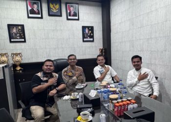 FOTO BERSAMA: Kunjungan Ketua DPP Elang 3 Hambalang Pebriyan Winaldi (kedua dari kanan) dan rombongan ke Kapolres Kampar Kapolres Kampar AKBP Miwardi Mirwan, SH. S.I.K M.M. (Foto. Dok/Elang 3 Hambalang)