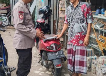 Polsek Tanjung Batu melakukan patroli rutin dan menyampaikan himbauan Kamtibmas kepada warga di Kecamatan Tanjung Batu. Kegiatan tersebut dilaksanakan pada Jumat (11/04/2025) sekitar pukul 09.45 WIB, menyasar titik-titik strategis seperti Simpang Desa Tanjung Pinang, Desa Limbang Jaya I, dan Simpang Desa Tanjung Laut.
