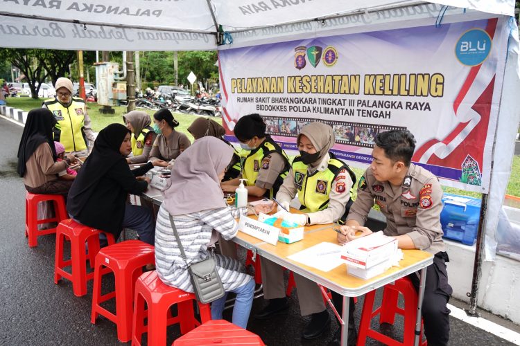Rumah Sakit (Rumkit) Bhayangkara Tingkat III Palangka Raya Polda Kalteng kembali mengadakan Pelayanan Kesehatan Keliling (Yankesling) kepada masyarakat bertempat di area Car Free Day (CFD) Kota Palangka Raya pasca lebaran, Minggu (13/4/2025) pagi.