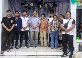 Personel Polsek Tuminting melakukan pengamanan kegiatan Halal Bi Halal yang digelar oleh warga Kelurahan Sumompo, Kecamatan Tuminting, pada Sabtu (12/4/2025).