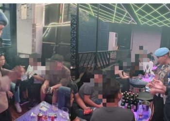 Kepolisian Resor Kota (Polresta) Manado bersama Polisi Militer (POM) TNI menggelar razia gabungan di sejumlah tempat hiburan malam pada Sabtu malam (12/4/2025).