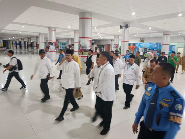 Pengamanan ini dilakukan guna memastikan seluruh rangkaian kegiatan kunjungan Mensos RI di Kota Palangka Raya berjalan aman dan lancar, khususnya saat proses kedatangan di area bandara.