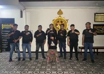 Sekitar pukul 01.00 WITA, Tim 2 Patroli Tarsius Presisi Polres Bitung yang dipimpin oleh AIPDA Angky Koagow, berhasil mengamankan seorang anak muda yang kedapatan membawa senjata tajam (sajam) saat melintas di kompleks Patung Kuda.