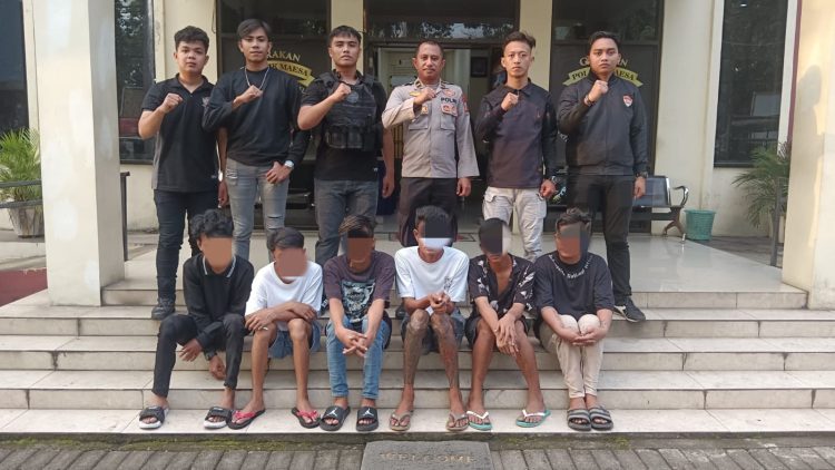 Patroli ini berhasil mengamankan enam pemuda yang kedapatan dalam kondisi mabuk dan menghadang pengguna jalan di kawasan Pasar Tua, Bitung Tengah.