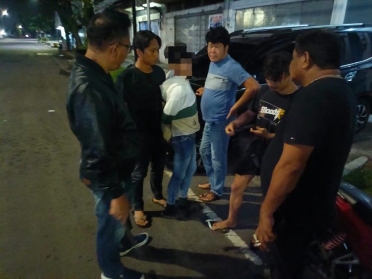 Senin 14/4/2025 sejak pukul 19.00 Wita bertempat di Wilayah hukum Polres Bitung, telah dilaksanakan kegiatan Cipta Kondisi oleh Tim Opsnal dan Tim Patroli Responsif wilayah barat dan Timur serta Tim Patroli Tarsius Presisi.