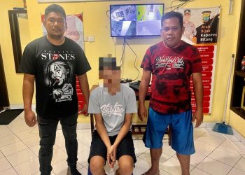 Identitas Pelaku yang diamankan yakni :
Lelaki inisial JGK umur 22 tahun, Pekerjaan Montir, alamat Kel. Manembo-nembo atas, Perum Bumi Bringin Indah, Kec. Matuari, Kita Bitung.