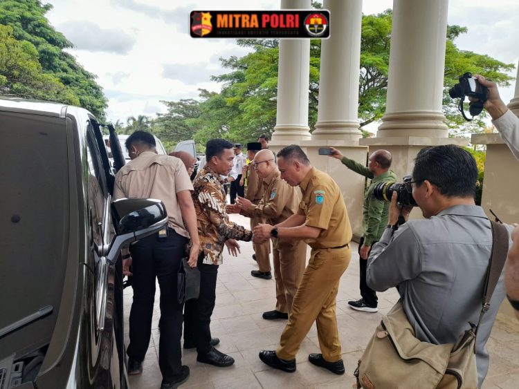 Kunjungan kerja Menteri Kependudukan dan Pembangunan Keluarga sekaligus Kepala BKKBN Republik Indonesia, Dr. H. Wihaji, S.Ag., M.Pd, di Komplek Perkantoran Terpadu (KPT) Tanjung Senai, Kabupaten Ogan Ilir pada Selasa (15/04/2025), berlangsung aman dan kondusif.