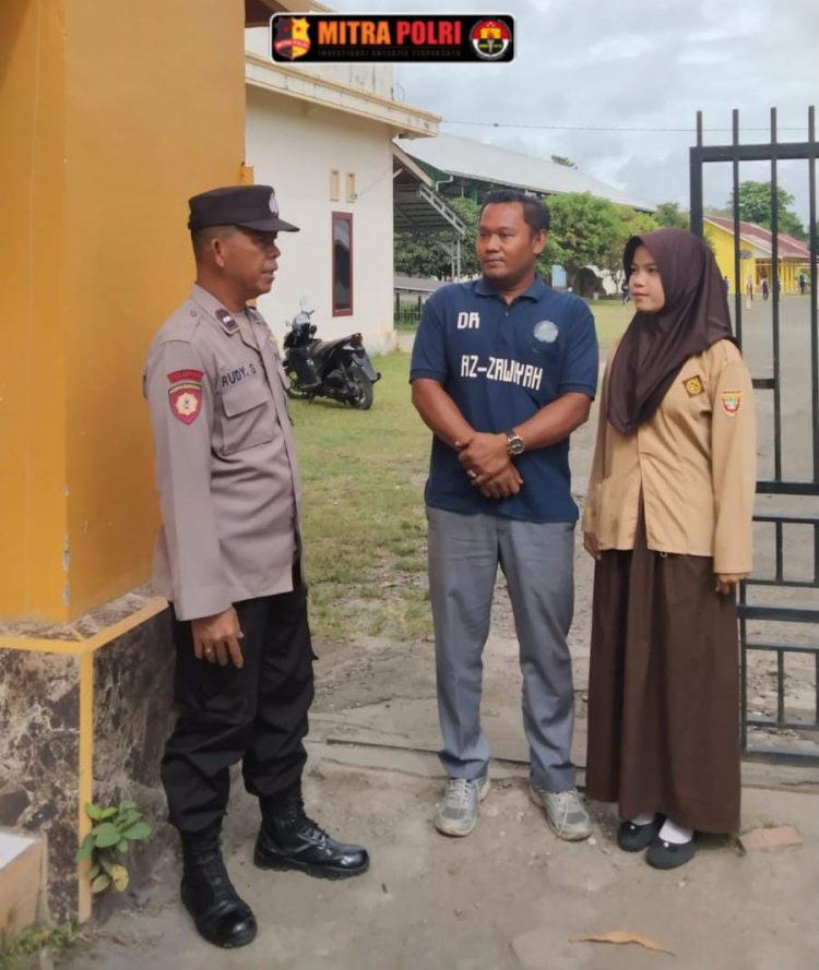 Unit Patroli Polsek Tanjung Batu melaksanakan patroli dialogis di Sekolah Azawiyah Tanjung Batu pada Kamis pagi, pukul 09.15 WIB. Kegiatan ini bertujuan untuk memberikan edukasi serta menyampaikan pesan-pesan keamanan dan ketertiban masyarakat (Kamtibmas).