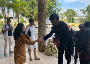 Satuan Brimob Polda Kalimantan Tengah melaksanakan patroli dan pengamanan di berbagai gereja yang tersebar di wilayah Kalimantan Tengah, Minggu (20/04/2025).
