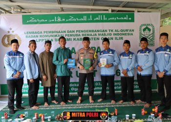 Acara Lonching yang berlangsung di Aula Polsek Tanjung Batu pukul 15.30 WIB ini ditandai dengan penyerahan plakat dan buku kurikulum sebagai simbol dimulainya proses belajar-mengajar.